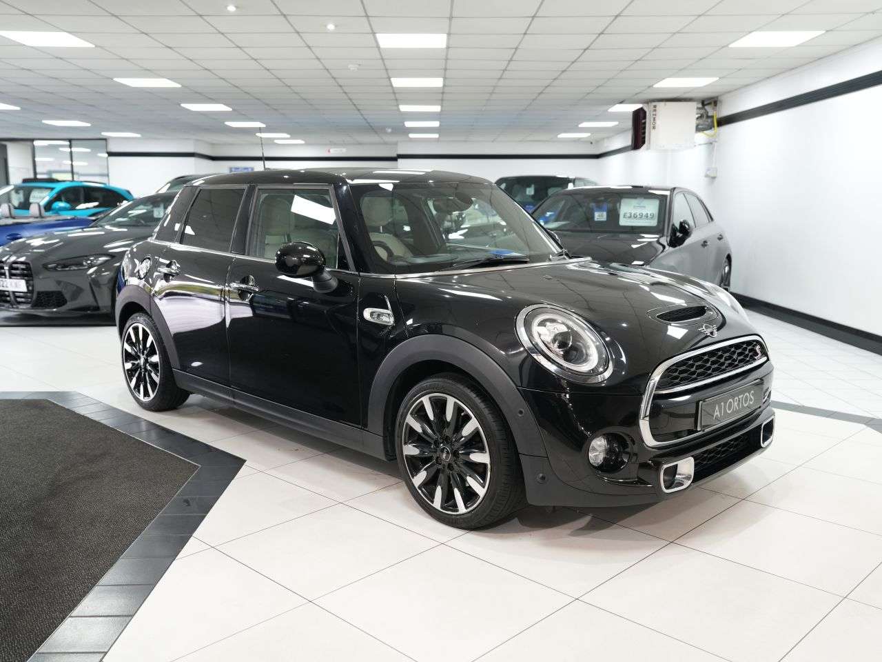 A 2019 MINI HATCH 2.0 Cooper S Exclusive Hatchback 5dr Petrol Steptronic Euro 6 (s/s) (192 ps A 2019 MINI HATCH 2.0 Cooper S Exclusive Hatchback 5dr Petrol Steptronic Euro 6 (s/s) (192 ps