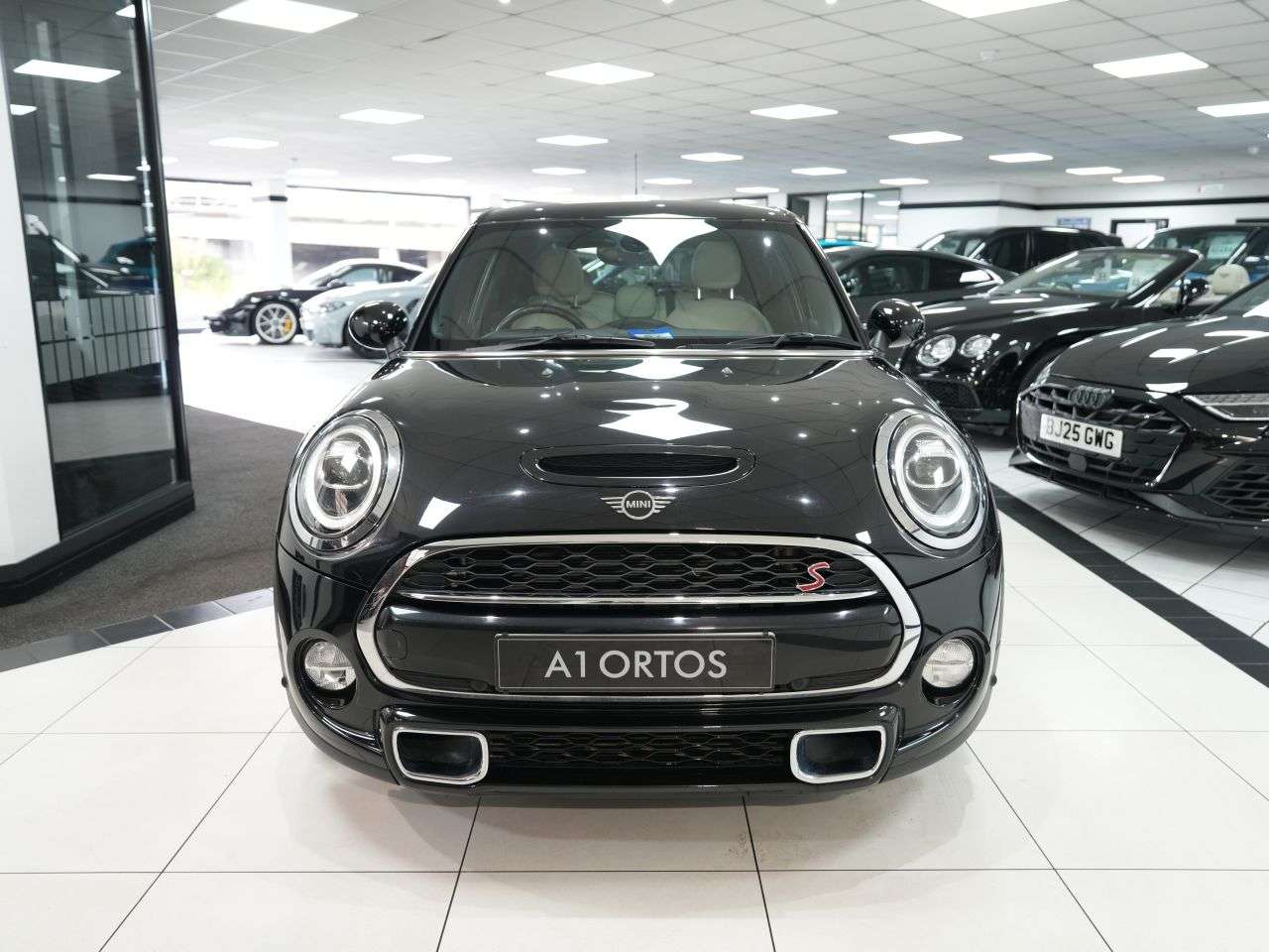A 2019 MINI HATCH 2.0 Cooper S Exclusive Hatchback 5dr Petrol Steptronic Euro 6 (s/s) (192 ps A 2019 MINI HATCH 2.0 Cooper S Exclusive Hatchback 5dr Petrol Steptronic Euro 6 (s/s) (192 ps