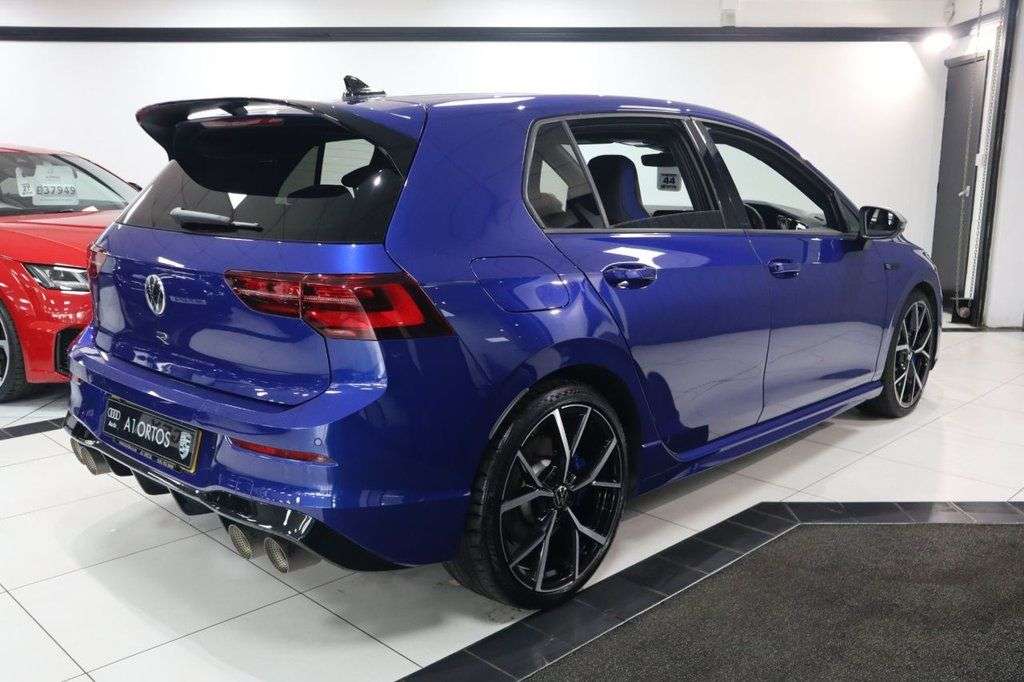 A 2022 VOLKSWAGEN GOLF 2.0 TSI R Hatchback 5dr Petrol DSG 4Motion Euro 6 (s/s) (320 ps) BE QUICK I A 2022 VOLKSWAGEN GOLF 2.0 TSI R Hatchback 5dr Petrol DSG 4Motion Euro 6 (s/s) (320 ps) BE QUICK I