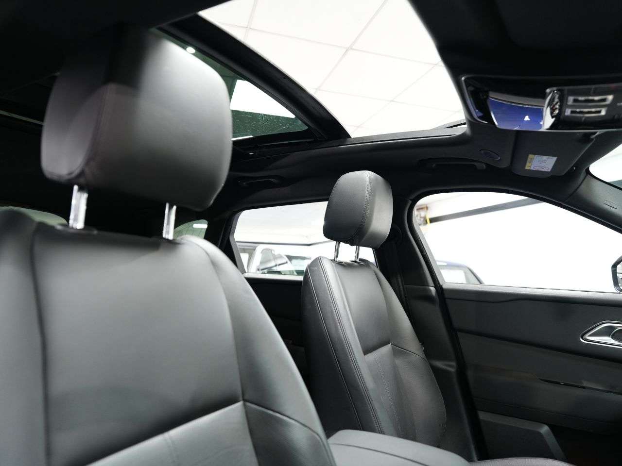 A 2023 LAND ROVER RANGE ROVER VELAR 2.0 D200 MHEV Dynamic SE SUV 5dr Diesel Auto 4WD Euro 6 (s/s) (204 ps) ABSO A 2023 LAND ROVER RANGE ROVER VELAR 2.0 D200 MHEV Dynamic SE SUV 5dr Diesel Auto 4WD Euro 6 (s/s) (204 ps) ABSO
