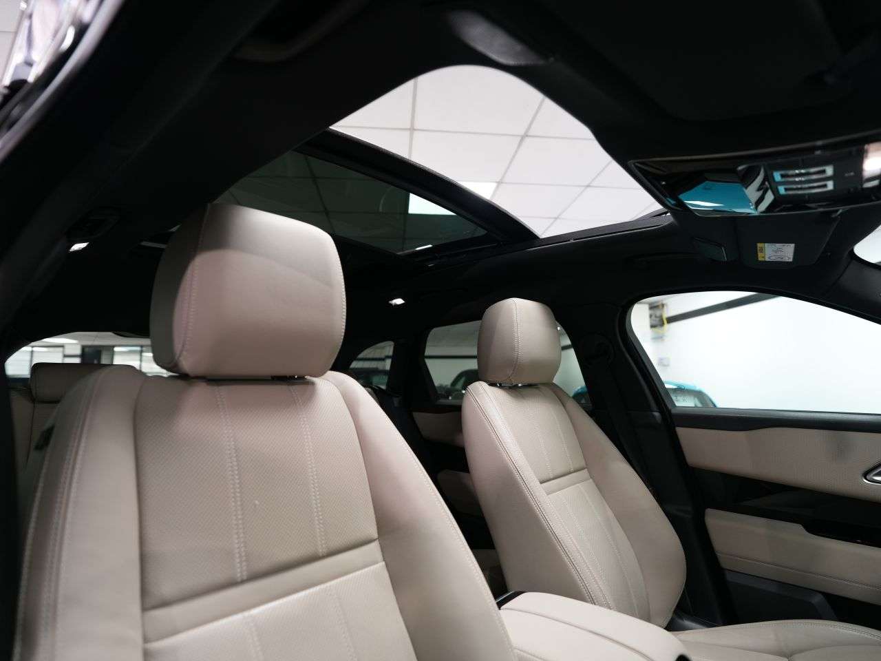 A 2022 LAND ROVER RANGE ROVER VELAR 2.0 D200 MHEV Edition SUV 5dr Diesel Auto 4WD Euro 6 (s/s) (204 ps) BEAUTIF A 2022 LAND ROVER RANGE ROVER VELAR 2.0 D200 MHEV Edition SUV 5dr Diesel Auto 4WD Euro 6 (s/s) (204 ps) BEAUTIF