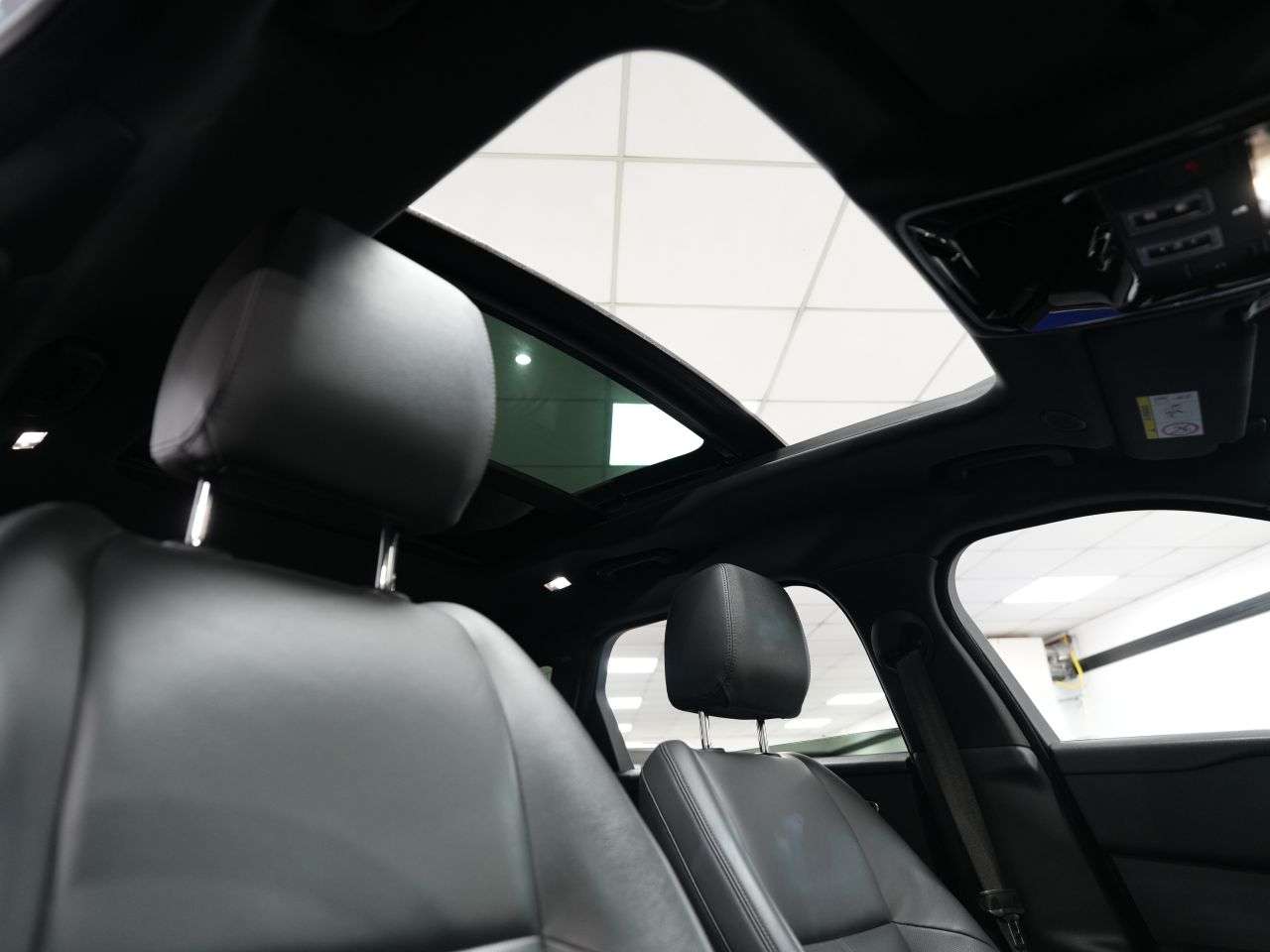 A 2023 LAND ROVER RANGE ROVER VELAR 2.0 D200 MHEV Dynamic SE SUV 5dr Diesel Auto 4WD Euro 6 (s/s) (204 ps) 1 OW A 2023 LAND ROVER RANGE ROVER VELAR 2.0 D200 MHEV Dynamic SE SUV 5dr Diesel Auto 4WD Euro 6 (s/s) (204 ps) 1 OW