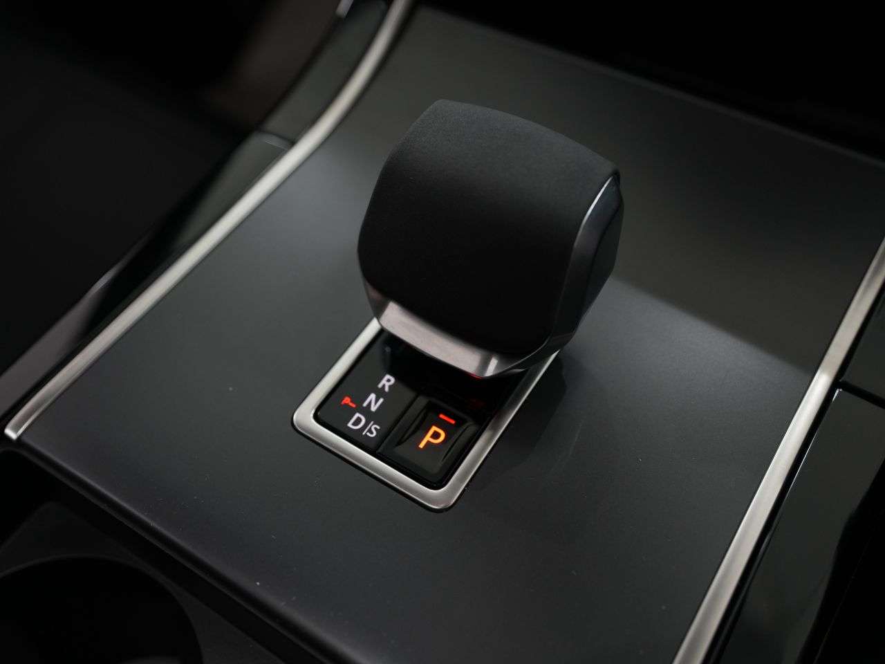 2023 LAND ROVER RANGE ROVER VELAR 2023 LAND ROVER RANGE ROVER VELAR