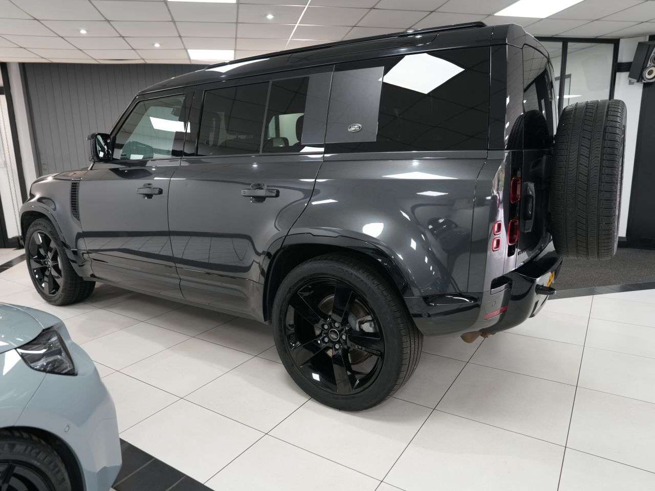 2023 LAND ROVER DEFENDER 110 2023 LAND ROVER DEFENDER 110