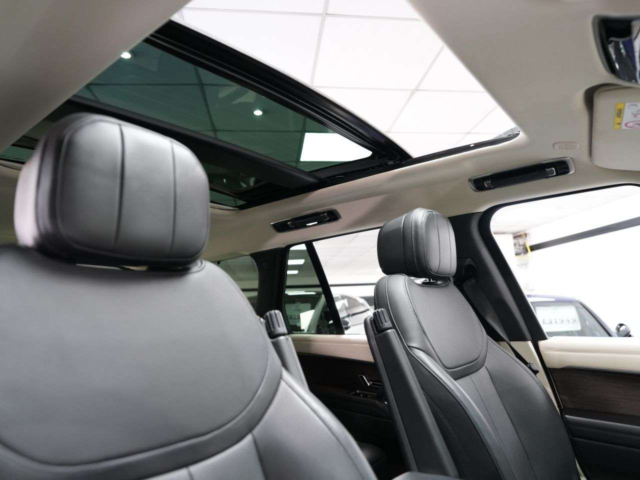 A 2022 LAND ROVER RANGE ROVER 3.0 D350 MHEV SE SUV 5dr Diesel Auto 4WD Euro 6 (s/s) (350 ps) FULL JLR HIS A 2022 LAND ROVER RANGE ROVER 3.0 D350 MHEV SE SUV 5dr Diesel Auto 4WD Euro 6 (s/s) (350 ps) FULL JLR HIS