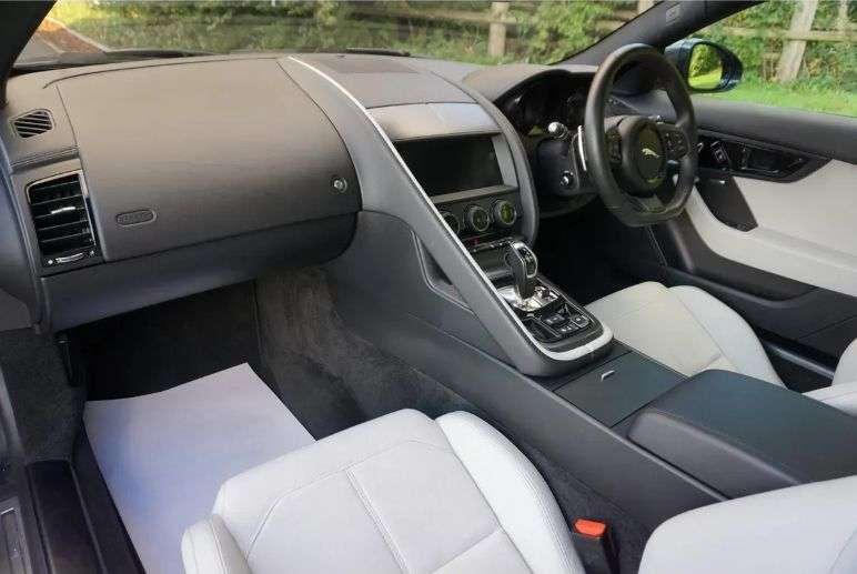 2018 JAGUAR F-TYPE 2018 JAGUAR F-TYPE