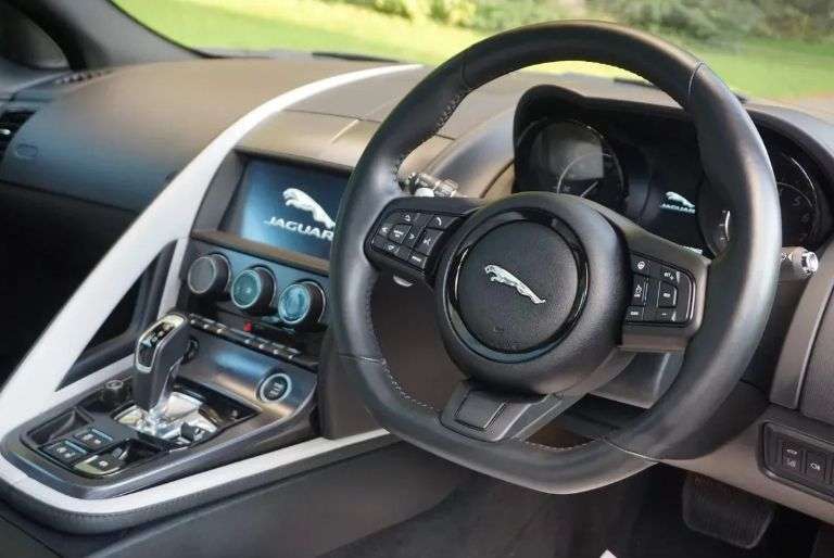2018 JAGUAR F-TYPE 2018 JAGUAR F-TYPE