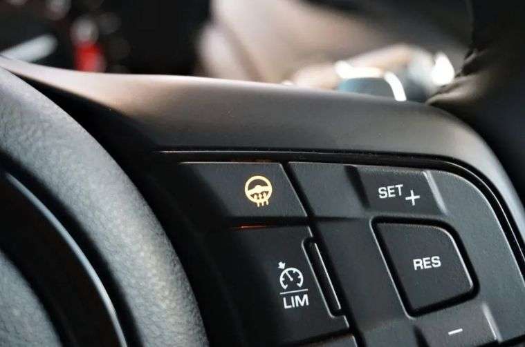 2018 JAGUAR F-TYPE 2018 JAGUAR F-TYPE
