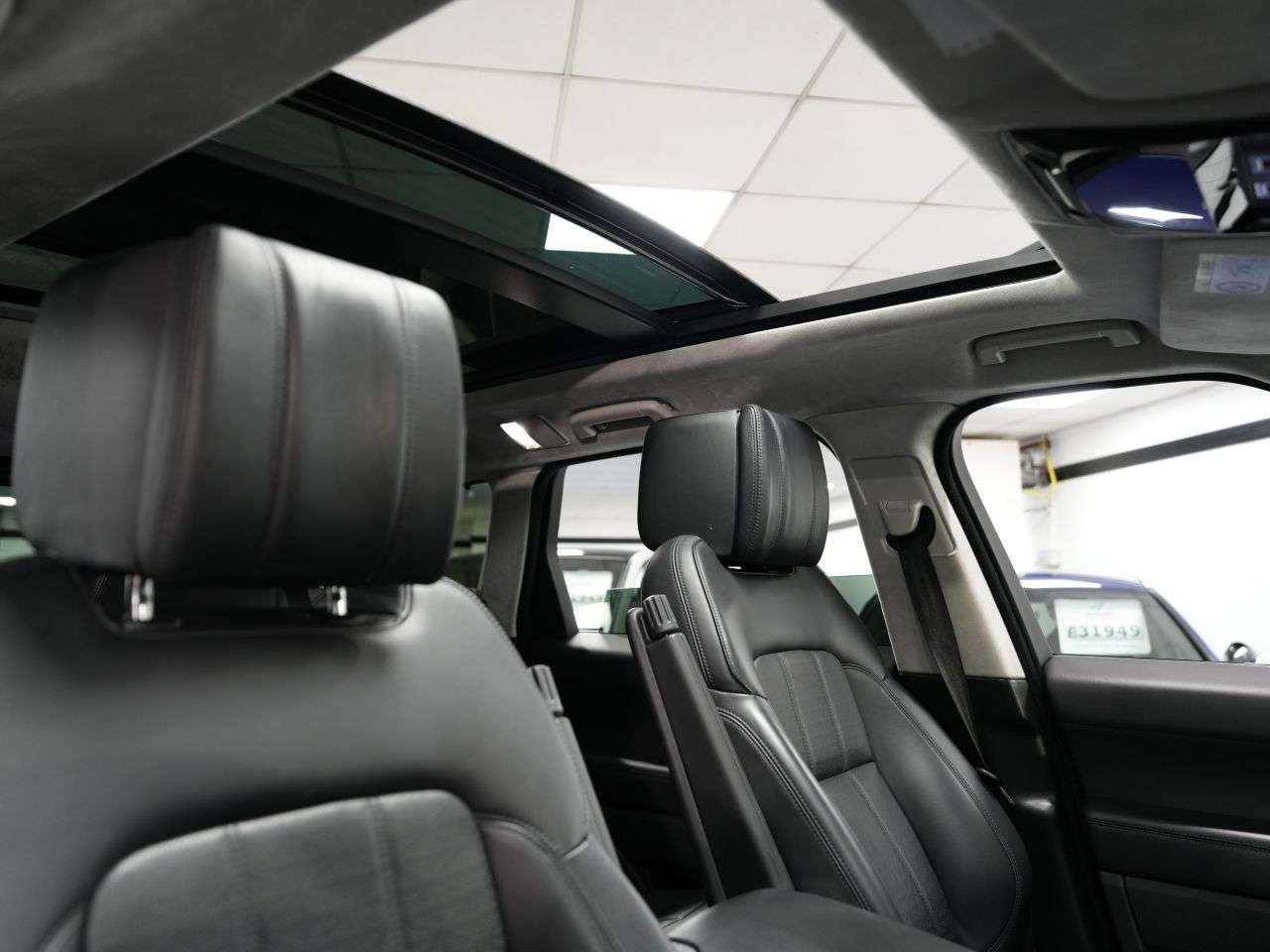 A 2018 LAND ROVER RANGE ROVER SPORT 3.0 SD V6 Autobiography Dynamic SUV 5dr Diesel Auto 4WD Euro 6 (s/s) (306 p A 2018 LAND ROVER RANGE ROVER SPORT 3.0 SD V6 Autobiography Dynamic SUV 5dr Diesel Auto 4WD Euro 6 (s/s) (306 p