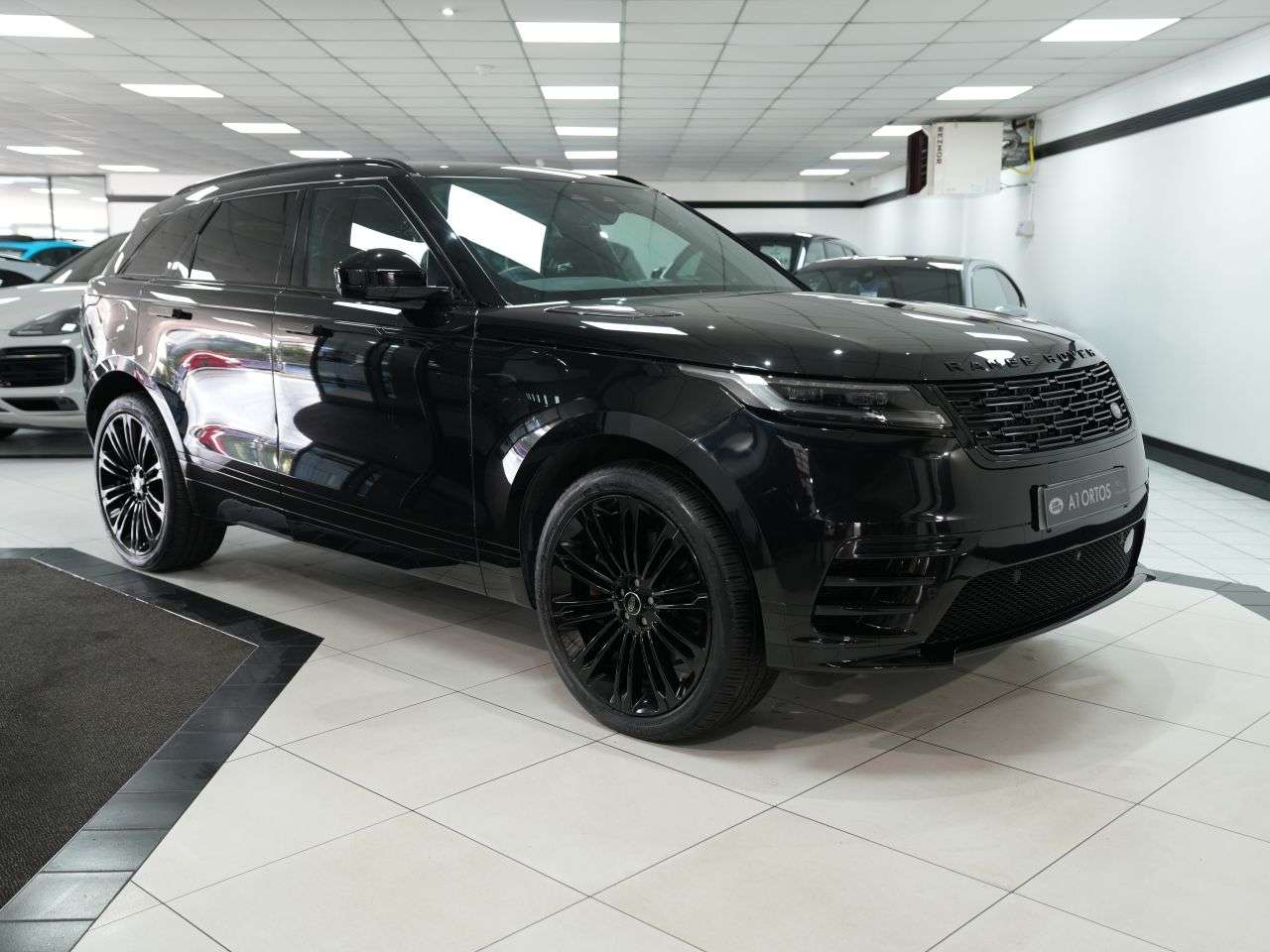 A 2023 LAND ROVER RANGE ROVER VELAR 3.0 D300 MHEV Dynamic SE SUV 5dr Diesel Auto 4WD Euro 6 (s/s) (300 ps) 1 OW A 2023 LAND ROVER RANGE ROVER VELAR 3.0 D300 MHEV Dynamic SE SUV 5dr Diesel Auto 4WD Euro 6 (s/s) (300 ps) 1 OW