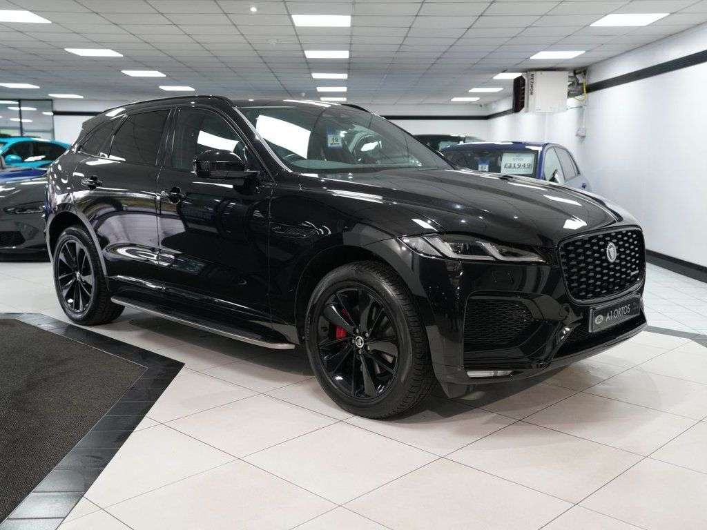 A 2022 JAGUAR F-PACE 2.0 D200 MHEV R-Dynamic Black SUV 5dr Diesel Auto AWD Euro 6 (s/s) (204 ps) A 2022 JAGUAR F-PACE 2.0 D200 MHEV R-Dynamic Black SUV 5dr Diesel Auto AWD Euro 6 (s/s) (204 ps)