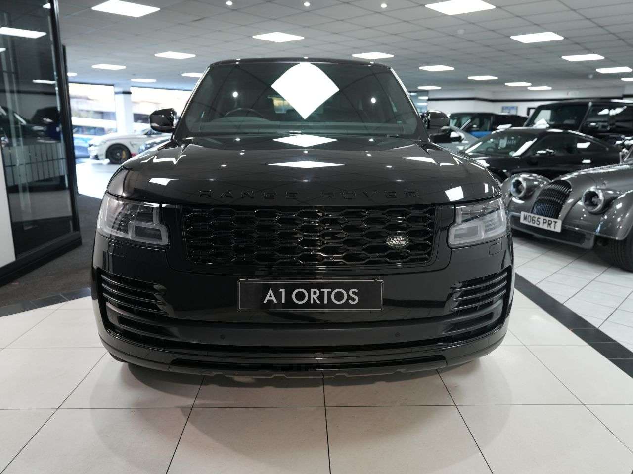 A 2021 LAND ROVER RANGE ROVER 3.0 D300 MHEV Westminster Black SUV 5dr Diesel Auto 4WD Euro 6 (s/s) (300 p A 2021 LAND ROVER RANGE ROVER 3.0 D300 MHEV Westminster Black SUV 5dr Diesel Auto 4WD Euro 6 (s/s) (300 p