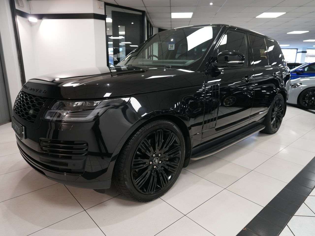 A 2021 LAND ROVER RANGE ROVER 3.0 D300 MHEV Westminster Black SUV 5dr Diesel Auto 4WD Euro 6 (s/s) (300 p A 2021 LAND ROVER RANGE ROVER 3.0 D300 MHEV Westminster Black SUV 5dr Diesel Auto 4WD Euro 6 (s/s) (300 p