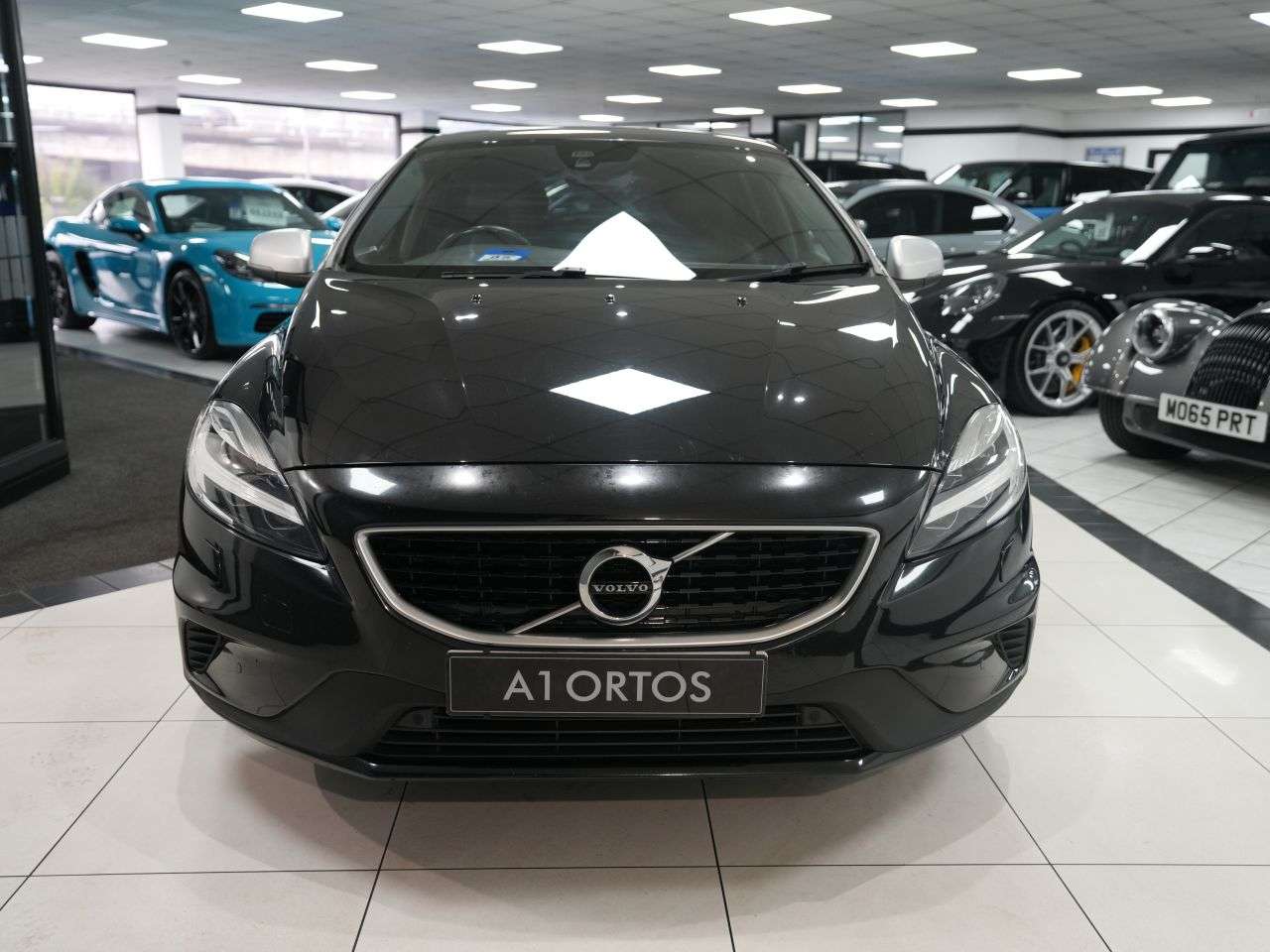 A 2019 VOLVO V40 1.5 T3 R-Design Edition Hatchback 5dr Petrol Auto Euro 6 (s/s) (152 ps) BE A 2019 VOLVO V40 1.5 T3 R-Design Edition Hatchback 5dr Petrol Auto Euro 6 (s/s) (152 ps) BE