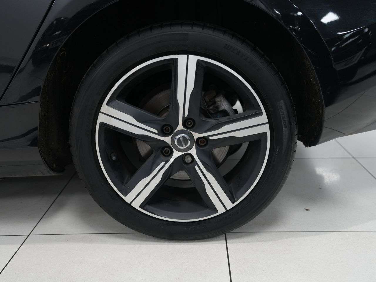 2019 VOLVO V40 2019 VOLVO V40