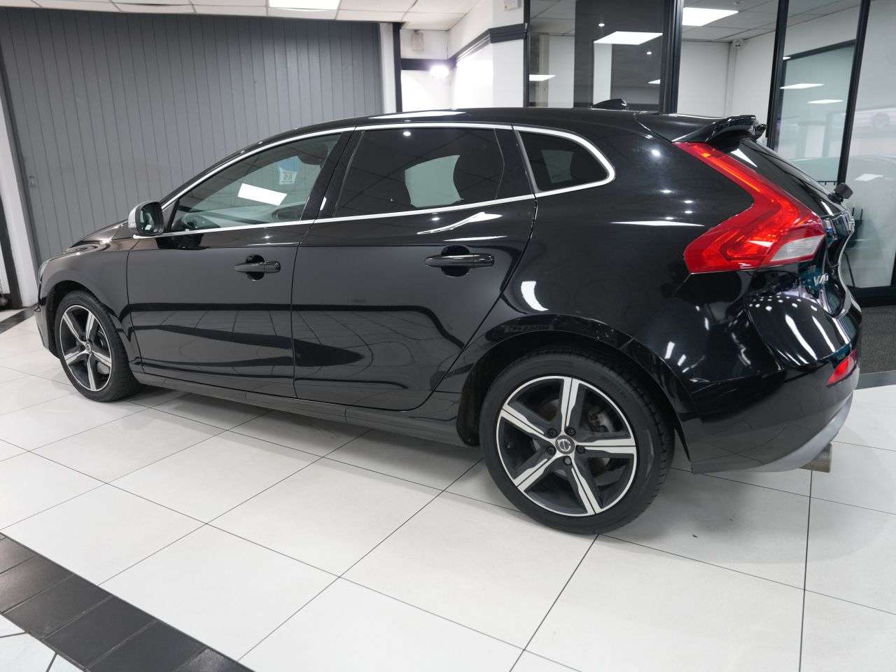 2019 VOLVO V40 2019 VOLVO V40