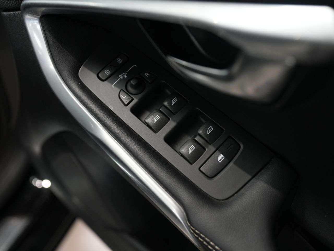 2019 VOLVO V40 2019 VOLVO V40