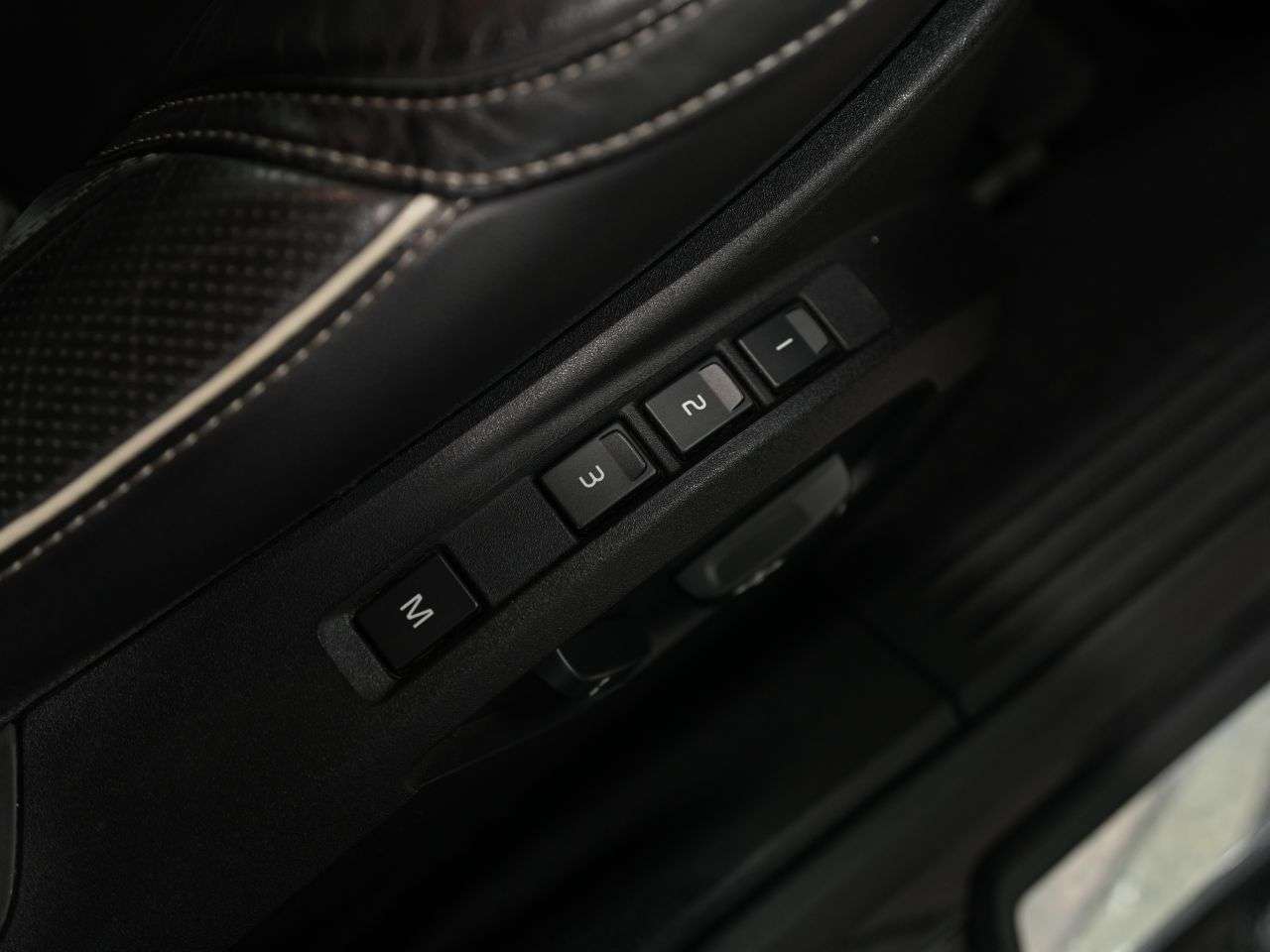 2019 VOLVO V40 2019 VOLVO V40
