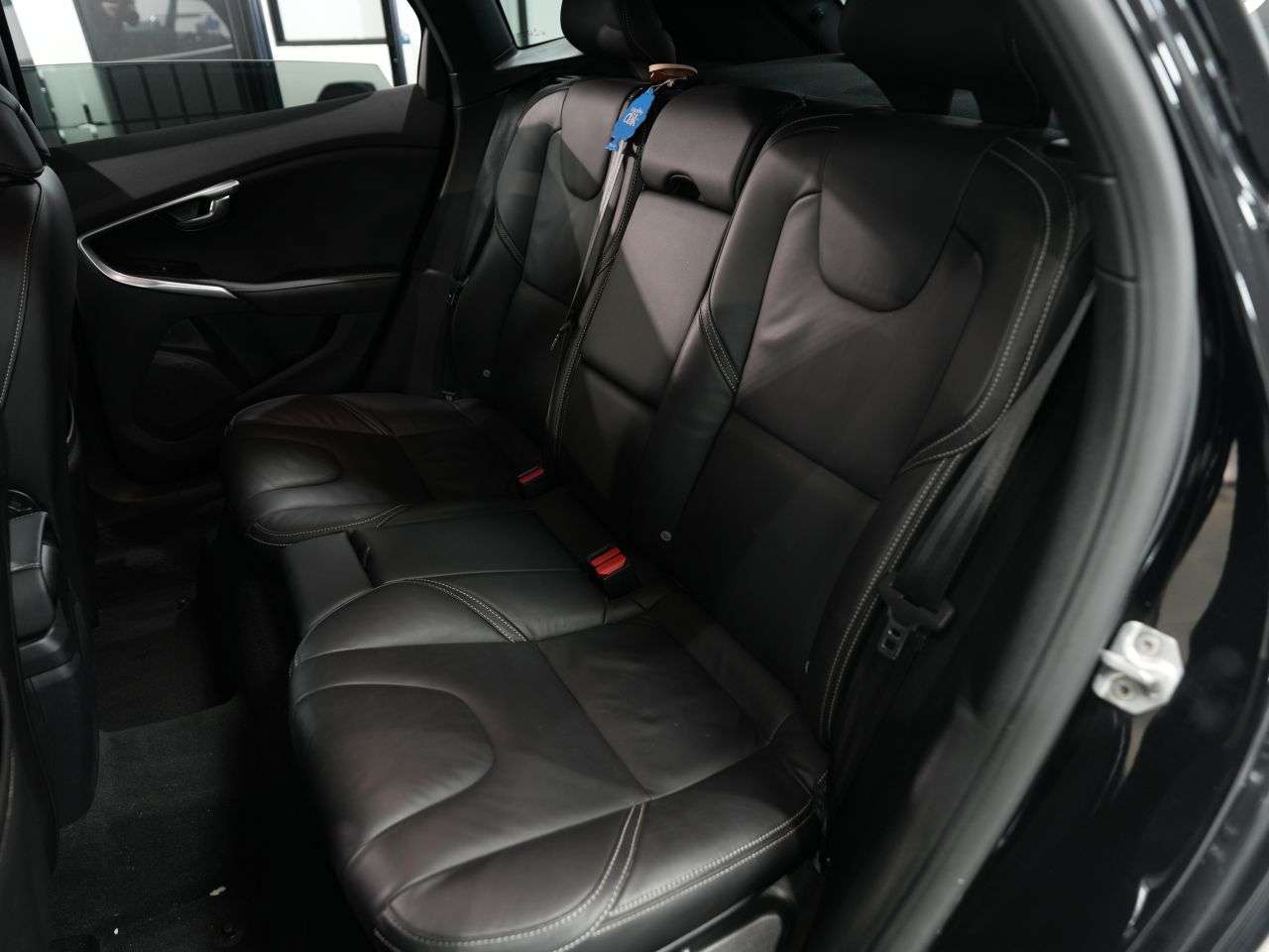 2019 VOLVO V40 2019 VOLVO V40