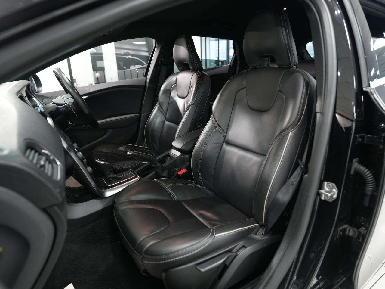 2019 VOLVO V40 2019 VOLVO V40
