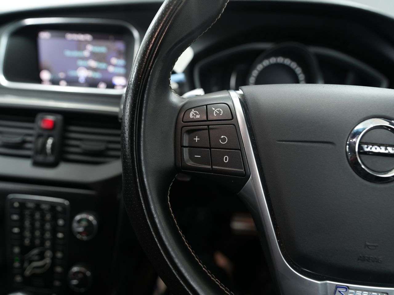 2019 VOLVO V40 2019 VOLVO V40