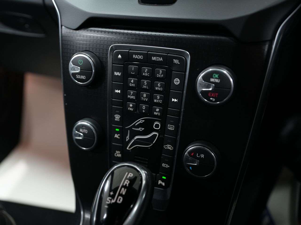 2019 VOLVO V40 2019 VOLVO V40