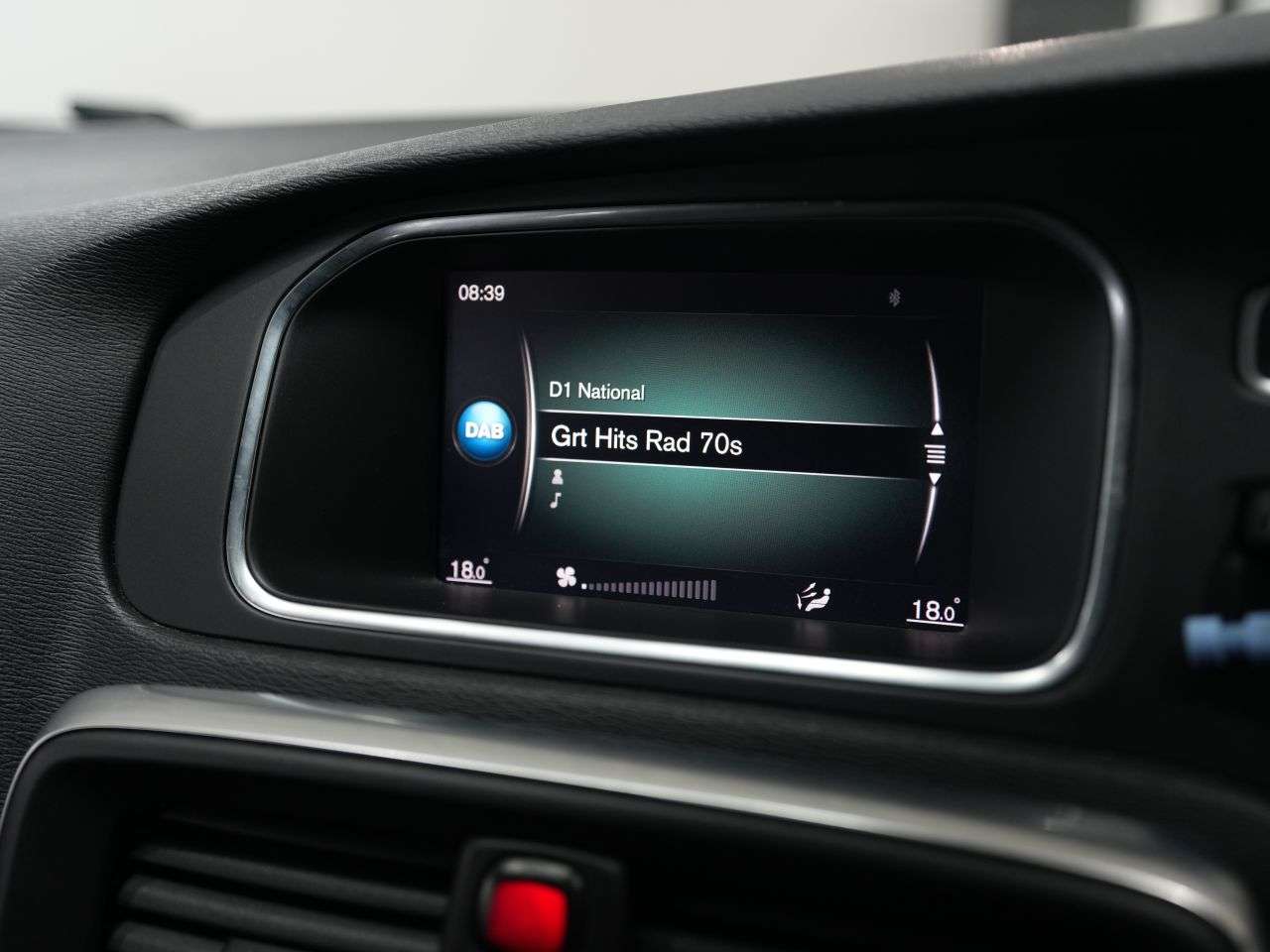2019 VOLVO V40 2019 VOLVO V40