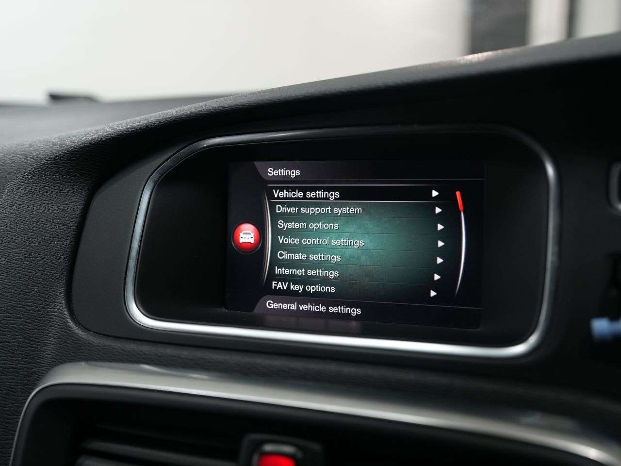 2019 VOLVO V40 2019 VOLVO V40