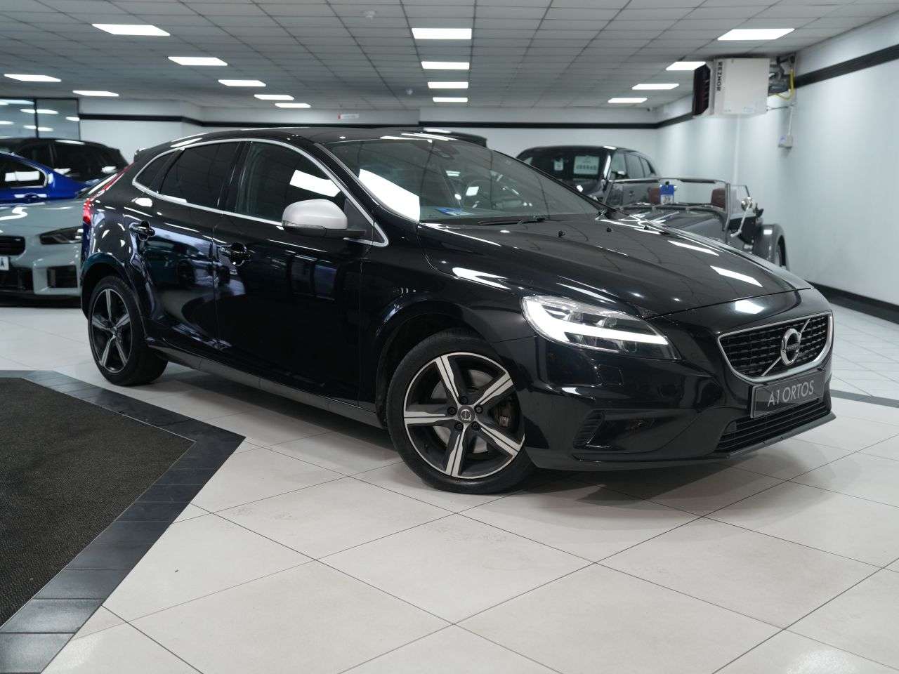 2019 VOLVO V40 2019 VOLVO V40