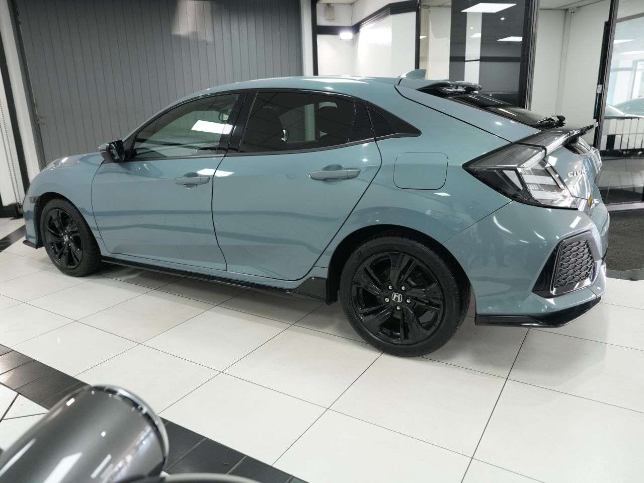 A 2017 HONDA CIVIC 1.5 VTEC Turbo Sport Hatchback 5dr Petrol Manual Euro 6 (s/s) (182 ps) BE Q A 2017 HONDA CIVIC 1.5 VTEC Turbo Sport Hatchback 5dr Petrol Manual Euro 6 (s/s) (182 ps) BE Q