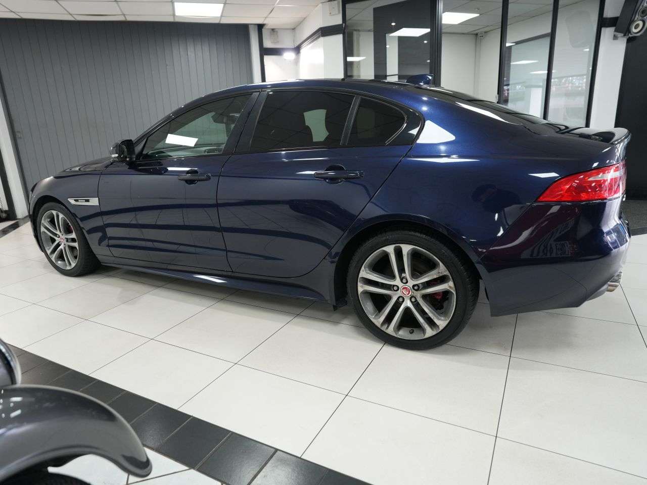 A 2016 JAGUAR XE 2.0d R-Sport Saloon 4dr Diesel Auto Euro 6 (s/s) (180 ps) GENUINE PX BARGAI A 2016 JAGUAR XE 2.0d R-Sport Saloon 4dr Diesel Auto Euro 6 (s/s) (180 ps) GENUINE PX BARGAI