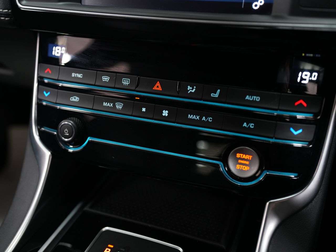 2016 JAGUAR XE 2016 JAGUAR XE