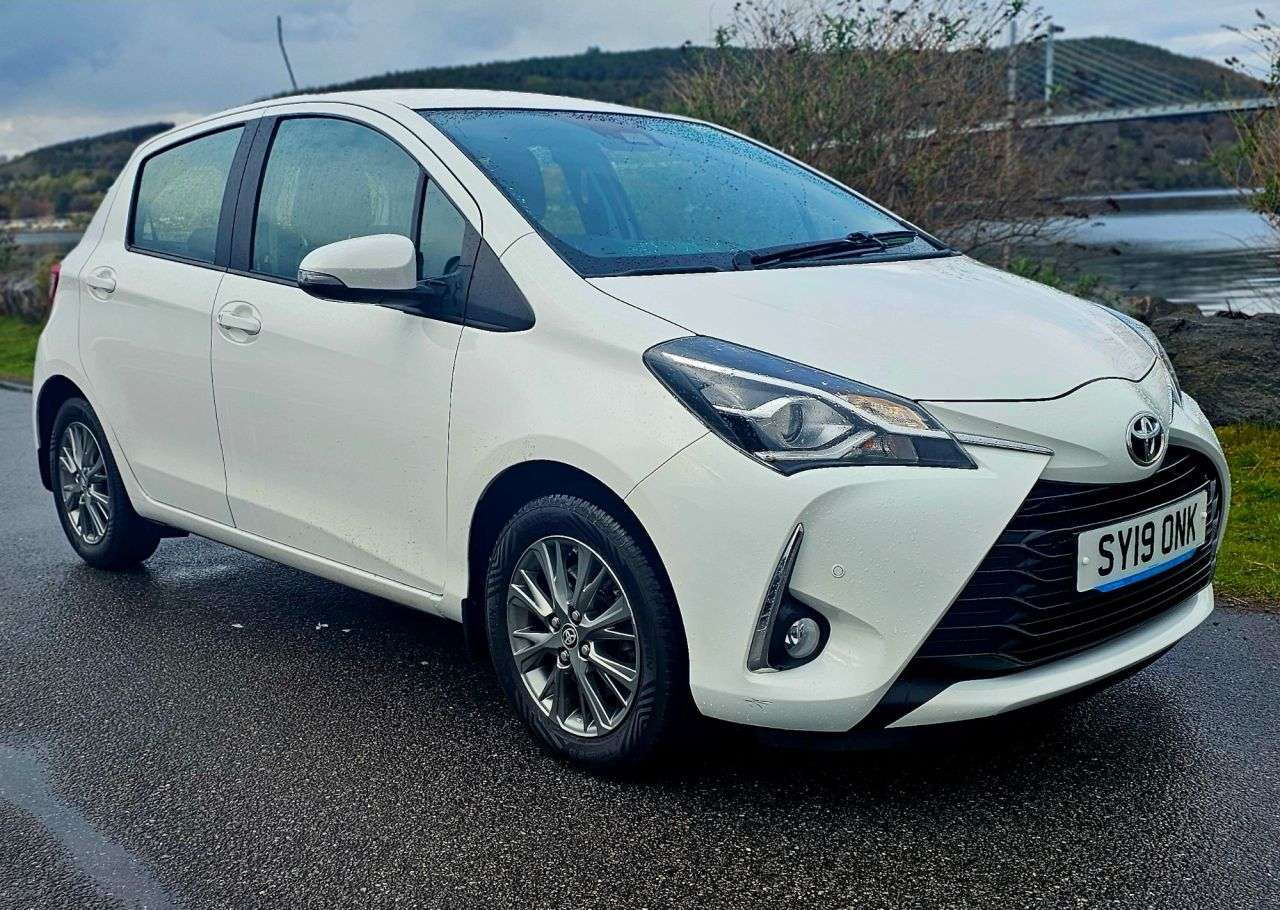 A 2019 TOYOTA YARIS 1.5 VVT-i Icon Hatchback 5dr Petrol Manual Euro 6 (111 ps) A 2019 TOYOTA YARIS 1.5 VVT-i Icon Hatchback 5dr Petrol Manual Euro 6 (111 ps)