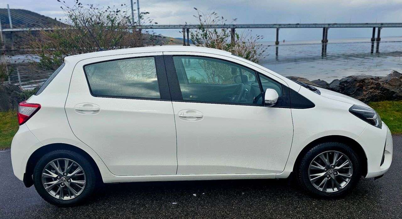 A 2019 TOYOTA YARIS 1.5 VVT-i Icon Hatchback 5dr Petrol Manual Euro 6 (111 ps) A 2019 TOYOTA YARIS 1.5 VVT-i Icon Hatchback 5dr Petrol Manual Euro 6 (111 ps)