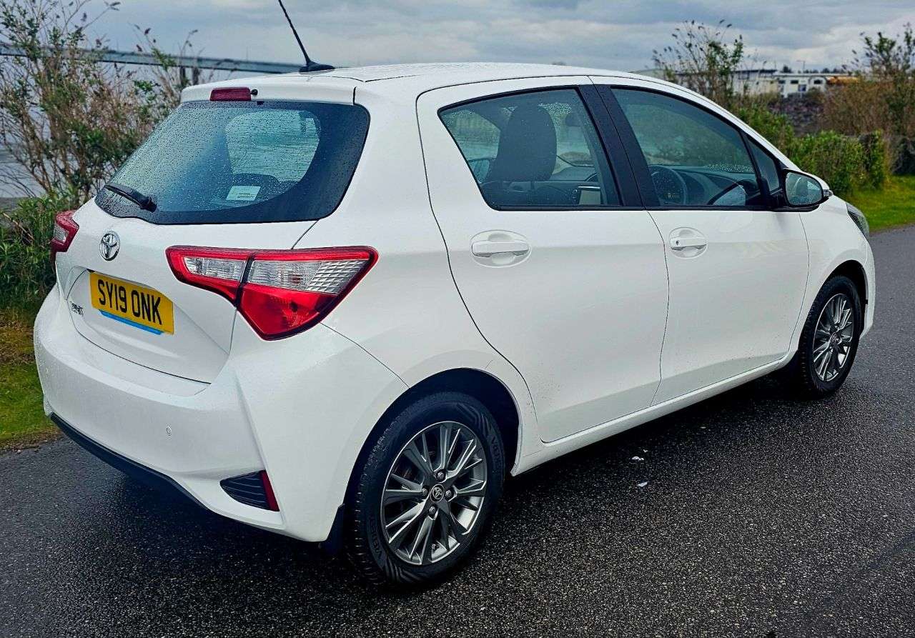 A 2019 TOYOTA YARIS 1.5 VVT-i Icon Hatchback 5dr Petrol Manual Euro 6 (111 ps) A 2019 TOYOTA YARIS 1.5 VVT-i Icon Hatchback 5dr Petrol Manual Euro 6 (111 ps)