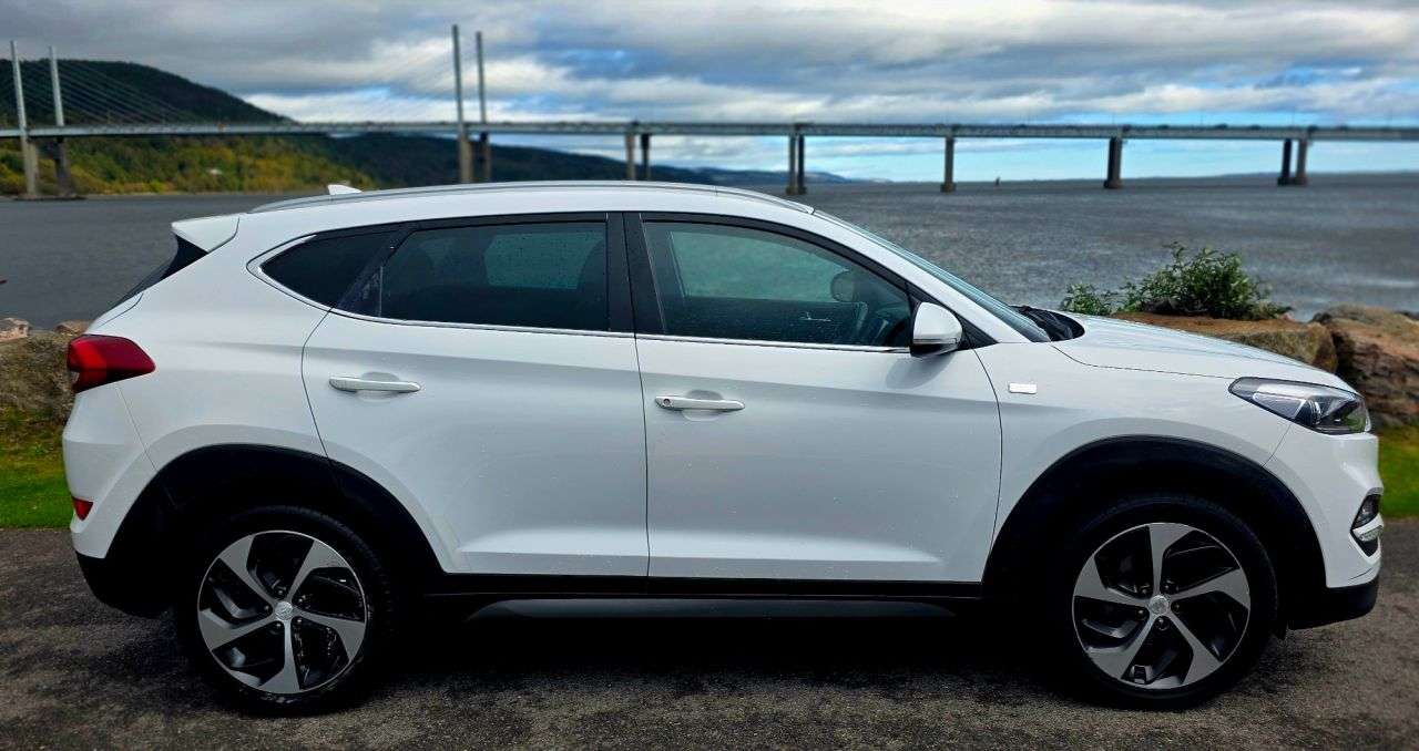 A 2017 HYUNDAI TUCSON 1.7 CRDi Blue Drive Sport Edition SUV 5dr Diesel Manual Euro 6 (s/s) (116 p A 2017 HYUNDAI TUCSON 1.7 CRDi Blue Drive Sport Edition SUV 5dr Diesel Manual Euro 6 (s/s) (116 p