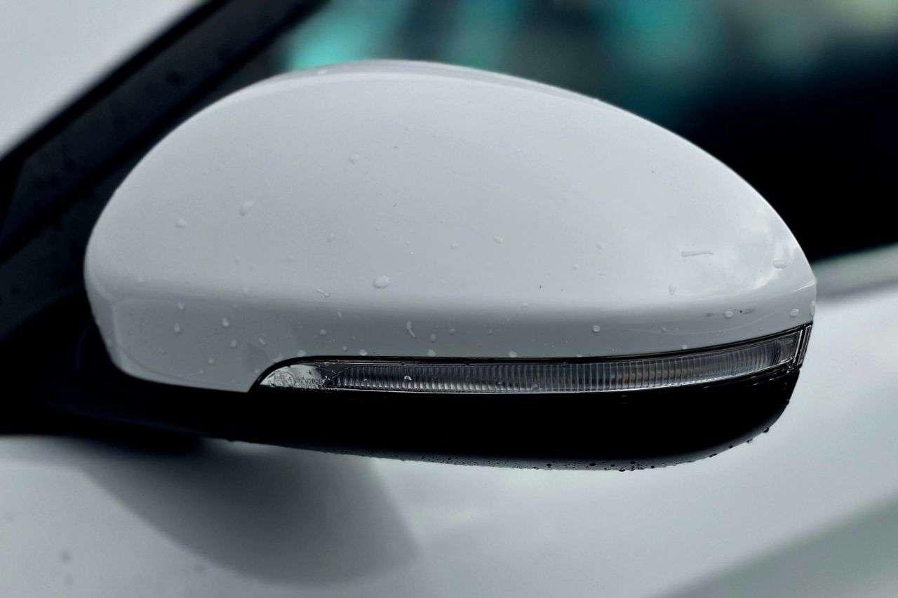 A 2017 HYUNDAI TUCSON 1.7 CRDi Blue Drive Sport Edition SUV 5dr Diesel Manual Euro 6 (s/s) (116 p A 2017 HYUNDAI TUCSON 1.7 CRDi Blue Drive Sport Edition SUV 5dr Diesel Manual Euro 6 (s/s) (116 p