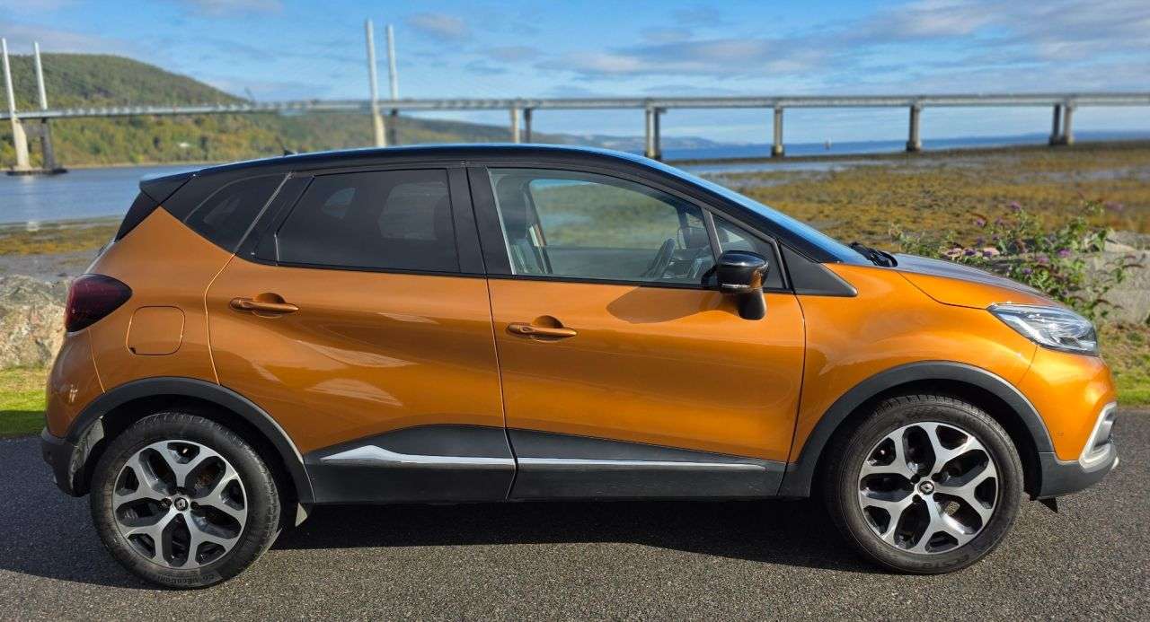A 2018 RENAULT CAPTUR 0.9 TCe ENERGY GT Line SUV 5dr Petrol Manual Euro 6 (s/s) (90 ps) A 2018 RENAULT CAPTUR 0.9 TCe ENERGY GT Line SUV 5dr Petrol Manual Euro 6 (s/s) (90 ps)