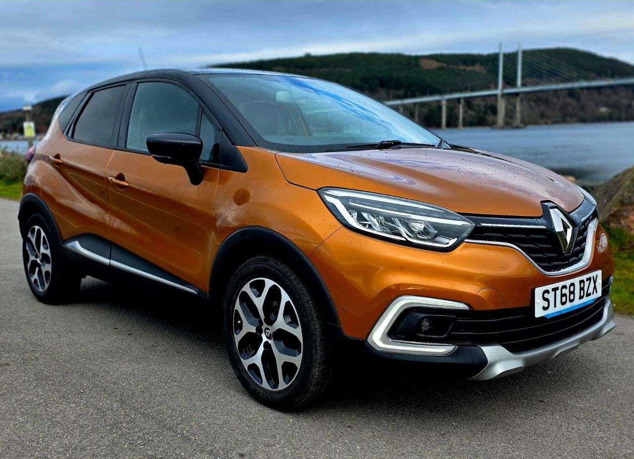 A 2018 RENAULT CAPTUR 0.9 TCe ENERGY GT Line SUV 5dr Petrol Manual Euro 6 (s/s) (90 ps) A 2018 RENAULT CAPTUR 0.9 TCe ENERGY GT Line SUV 5dr Petrol Manual Euro 6 (s/s) (90 ps)