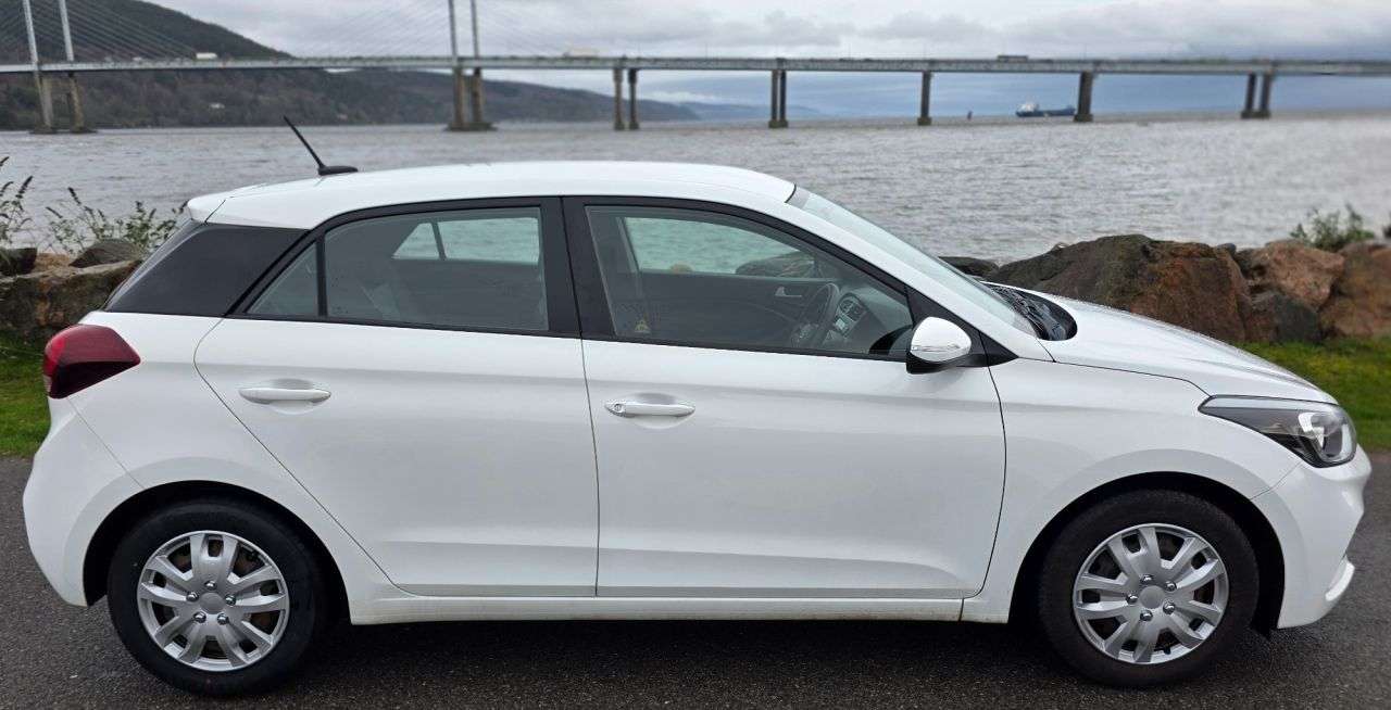 A 2018 HYUNDAI I20 1.2 S Connect Hatchback 5dr Petrol Manual Euro 6 (s/s) (75 ps) A 2018 HYUNDAI I20 1.2 S Connect Hatchback 5dr Petrol Manual Euro 6 (s/s) (75 ps)