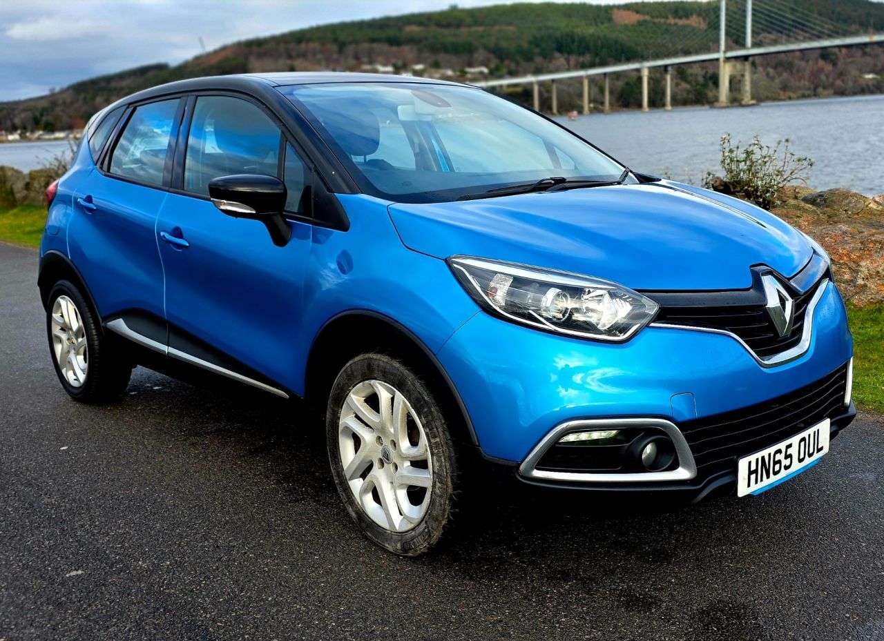 A 2015 RENAULT CAPTUR 0.9 TCe ENERGY Dynamique Nav SUV 5dr Petrol Manual Euro 6 (s/s) (90 ps) A 2015 RENAULT CAPTUR 0.9 TCe ENERGY Dynamique Nav SUV 5dr Petrol Manual Euro 6 (s/s) (90 ps)