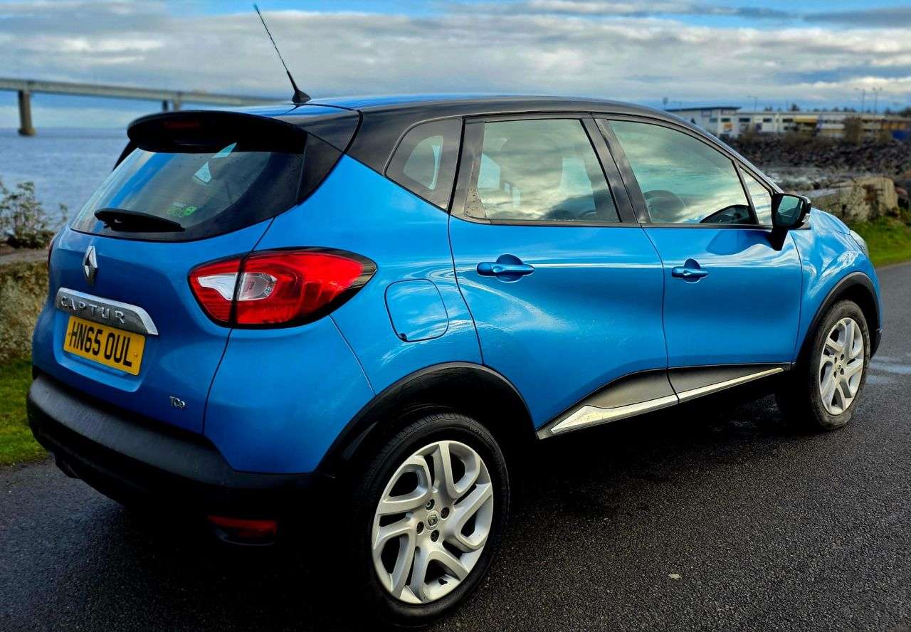 A 2015 RENAULT CAPTUR 0.9 TCe ENERGY Dynamique Nav SUV 5dr Petrol Manual Euro 6 (s/s) (90 ps) A 2015 RENAULT CAPTUR 0.9 TCe ENERGY Dynamique Nav SUV 5dr Petrol Manual Euro 6 (s/s) (90 ps)