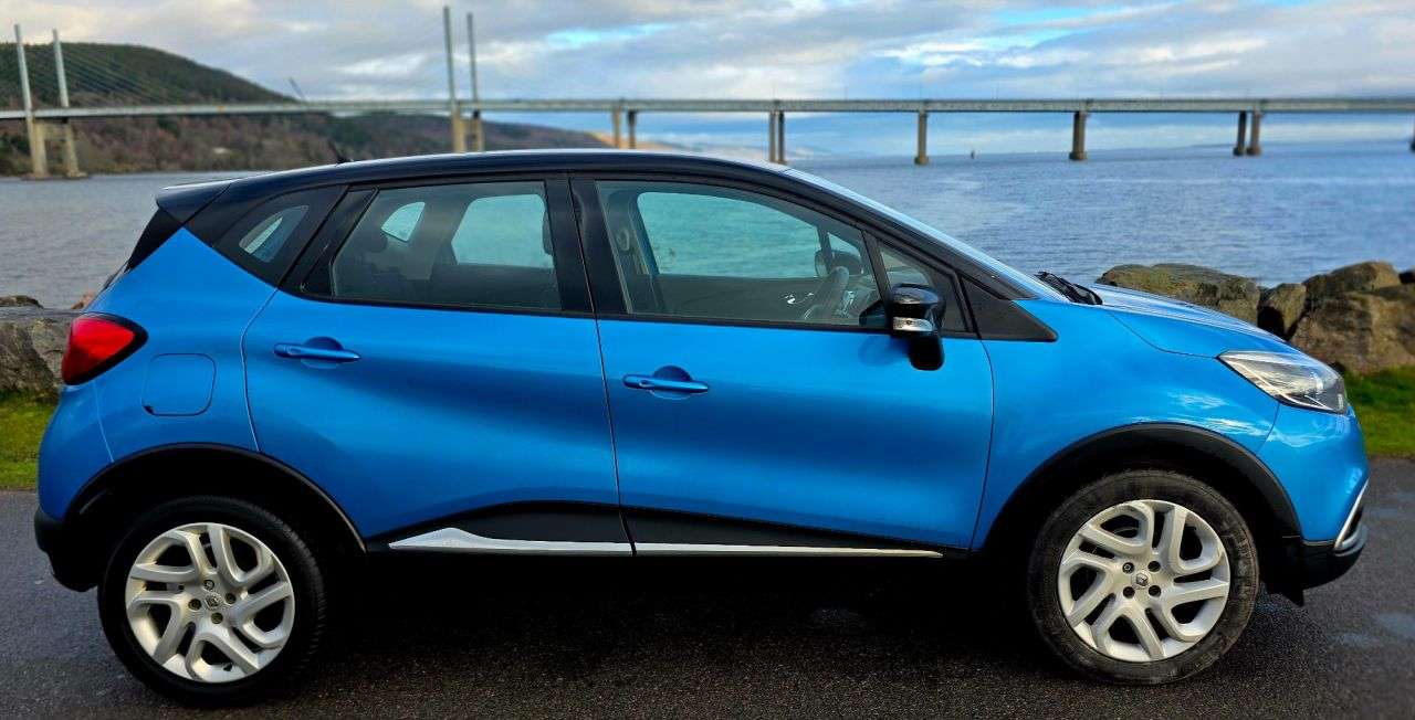 A 2015 RENAULT CAPTUR 0.9 TCe ENERGY Dynamique Nav SUV 5dr Petrol Manual Euro 6 (s/s) (90 ps) A 2015 RENAULT CAPTUR 0.9 TCe ENERGY Dynamique Nav SUV 5dr Petrol Manual Euro 6 (s/s) (90 ps)