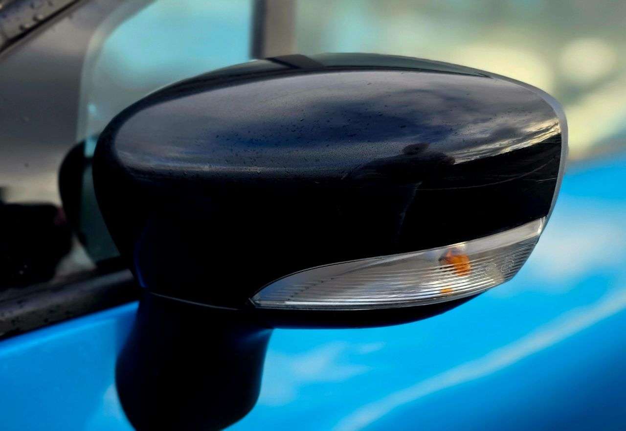 A 2015 RENAULT CAPTUR 0.9 TCe ENERGY Dynamique Nav SUV 5dr Petrol Manual Euro 6 (s/s) (90 ps) A 2015 RENAULT CAPTUR 0.9 TCe ENERGY Dynamique Nav SUV 5dr Petrol Manual Euro 6 (s/s) (90 ps)