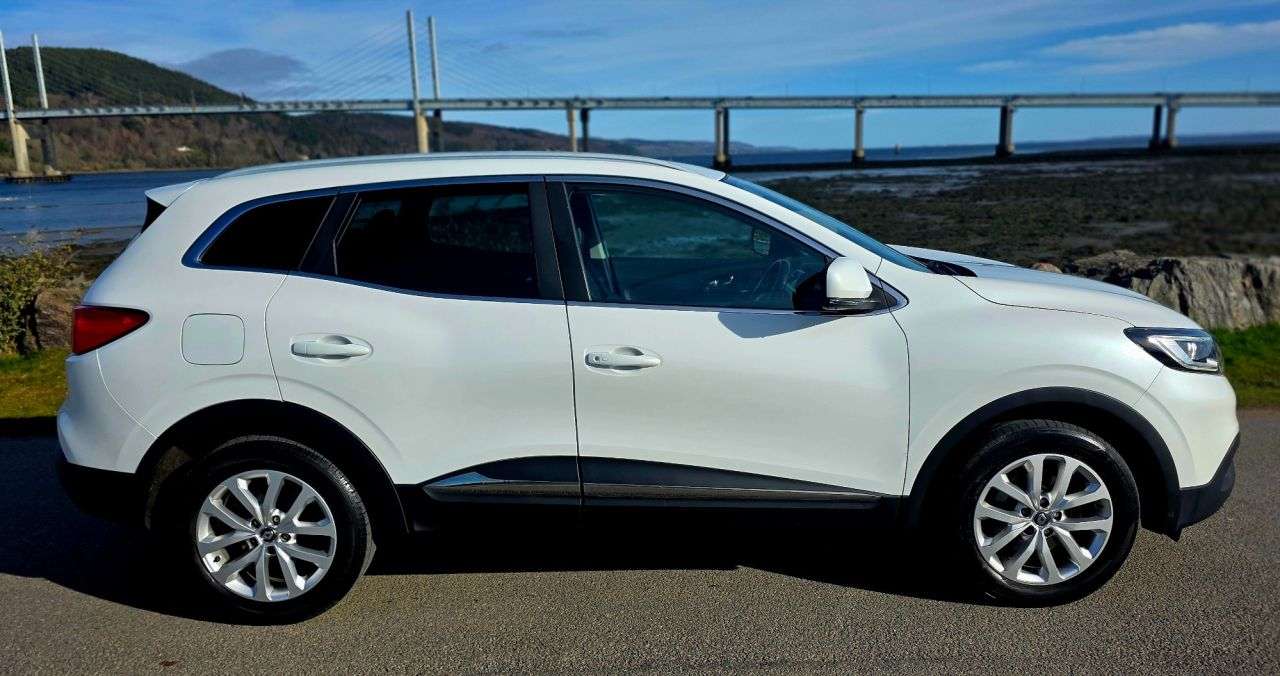 A 2017 RENAULT KADJAR 1.5 dCi Dynamique Nav SUV 5dr Diesel Manual Euro 6 (s/s) (110 ps) A 2017 RENAULT KADJAR 1.5 dCi Dynamique Nav SUV 5dr Diesel Manual Euro 6 (s/s) (110 ps)