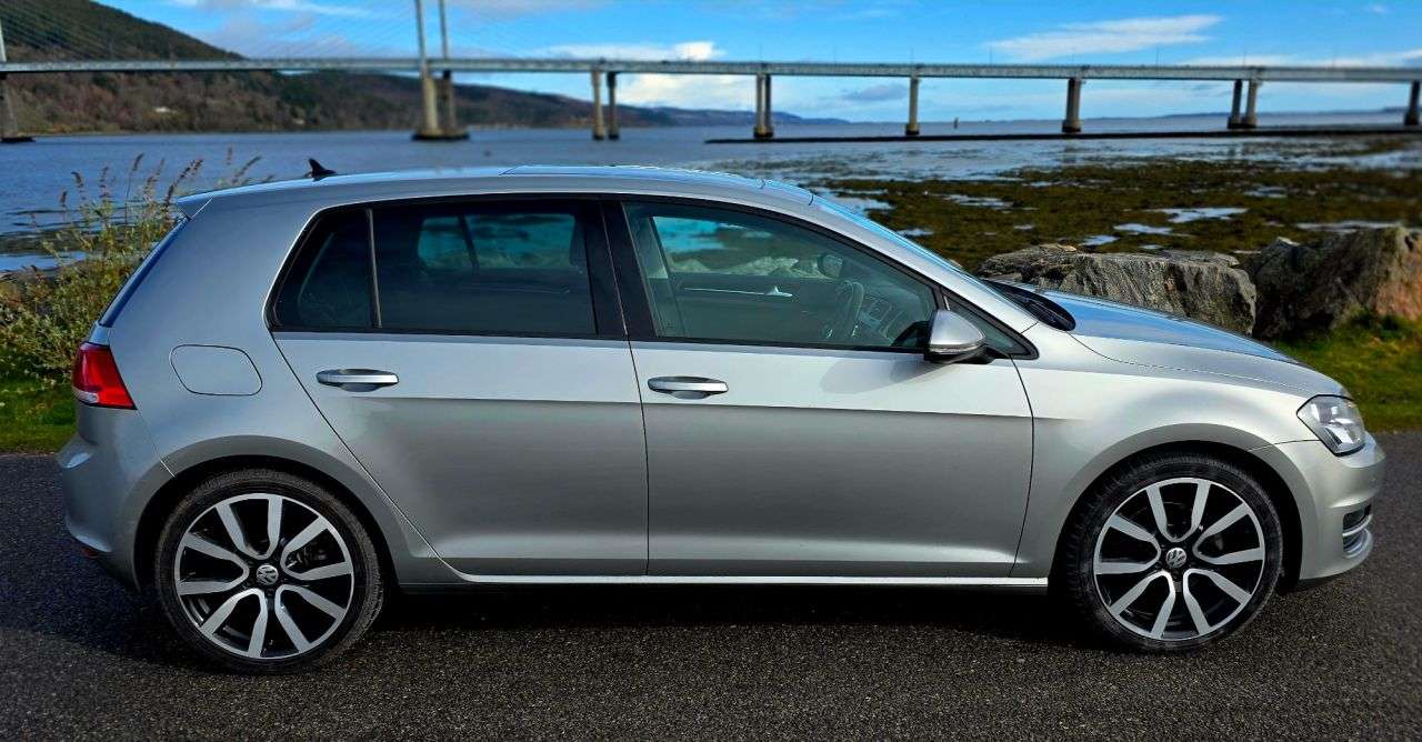 A 2016 VOLKSWAGEN GOLF 2.0 TDI BlueMotion Tech GT Edition Hatchback 5dr Diesel DSG Euro 6 (s/s) (1 A 2016 VOLKSWAGEN GOLF 2.0 TDI BlueMotion Tech GT Edition Hatchback 5dr Diesel DSG Euro 6 (s/s) (1