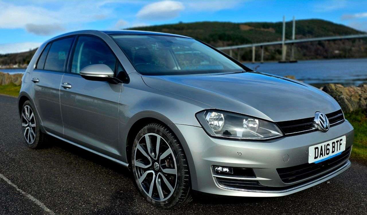 A 2016 VOLKSWAGEN GOLF 2.0 TDI BlueMotion Tech GT Edition Hatchback 5dr Diesel DSG Euro 6 (s/s) (1 A 2016 VOLKSWAGEN GOLF 2.0 TDI BlueMotion Tech GT Edition Hatchback 5dr Diesel DSG Euro 6 (s/s) (1