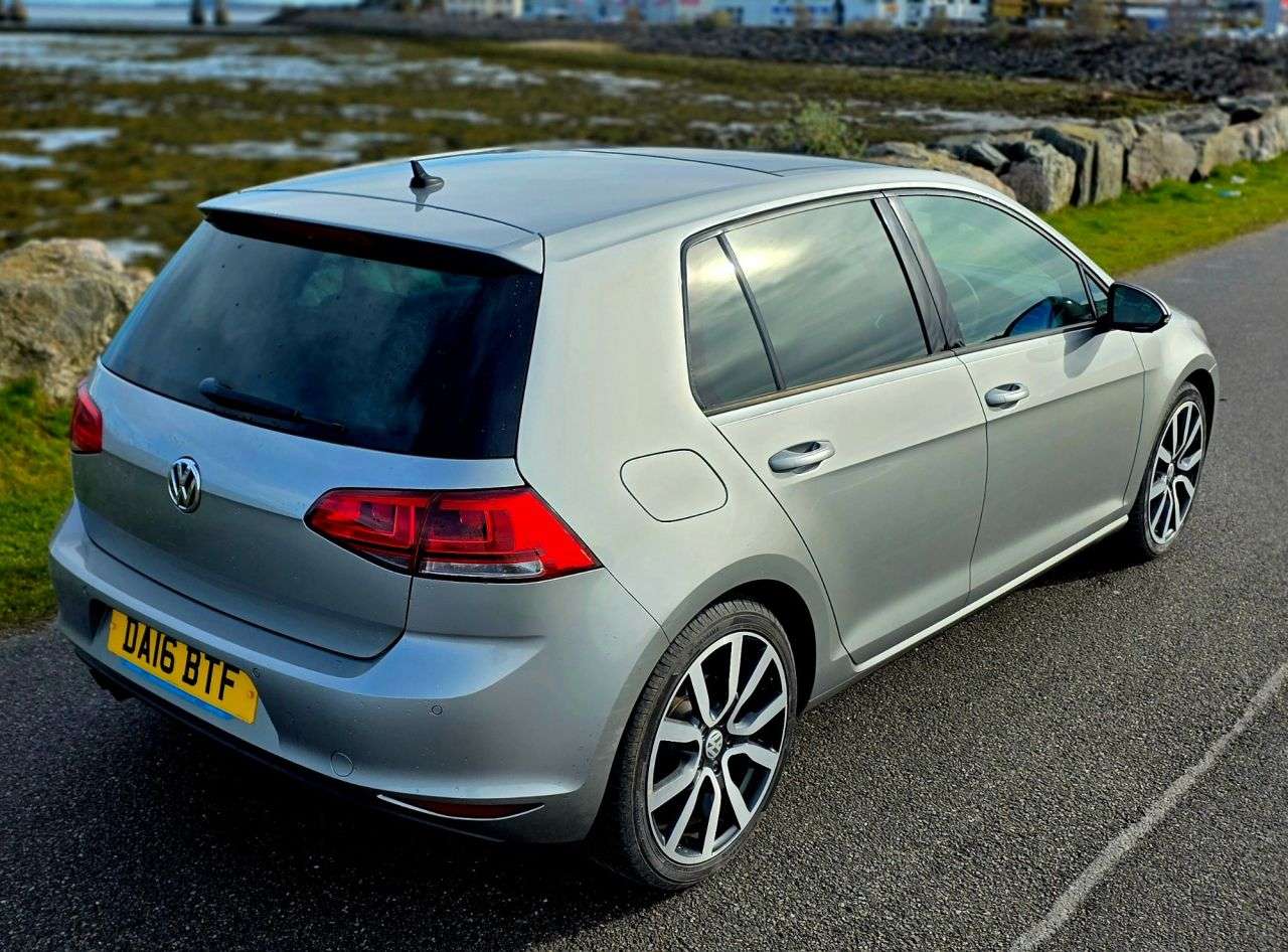 A 2016 VOLKSWAGEN GOLF 2.0 TDI BlueMotion Tech GT Edition Hatchback 5dr Diesel DSG Euro 6 (s/s) (1 A 2016 VOLKSWAGEN GOLF 2.0 TDI BlueMotion Tech GT Edition Hatchback 5dr Diesel DSG Euro 6 (s/s) (1