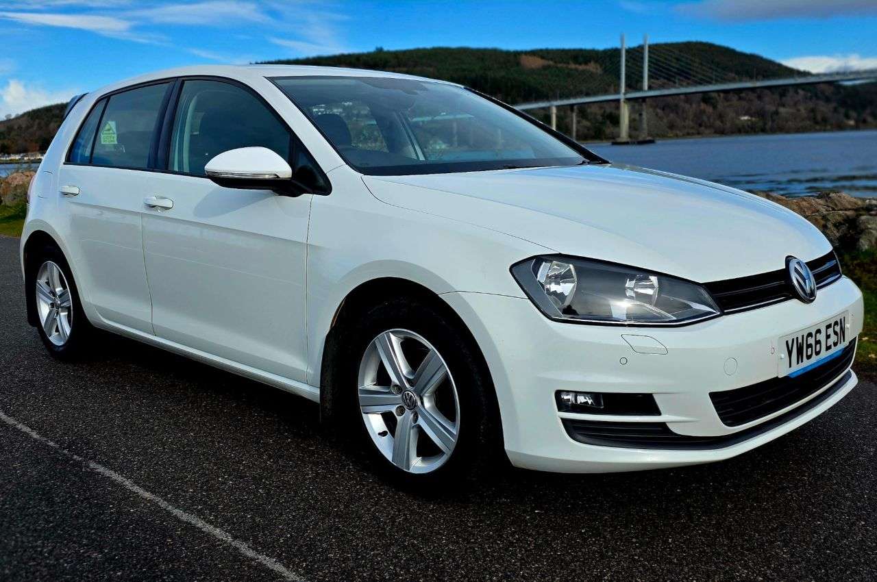 A 2017 VOLKSWAGEN GOLF 1.6 TDI BlueMotion Tech Match Edition Hatchback 5dr Diesel Manual Euro 6 (s A 2017 VOLKSWAGEN GOLF 1.6 TDI BlueMotion Tech Match Edition Hatchback 5dr Diesel Manual Euro 6 (s