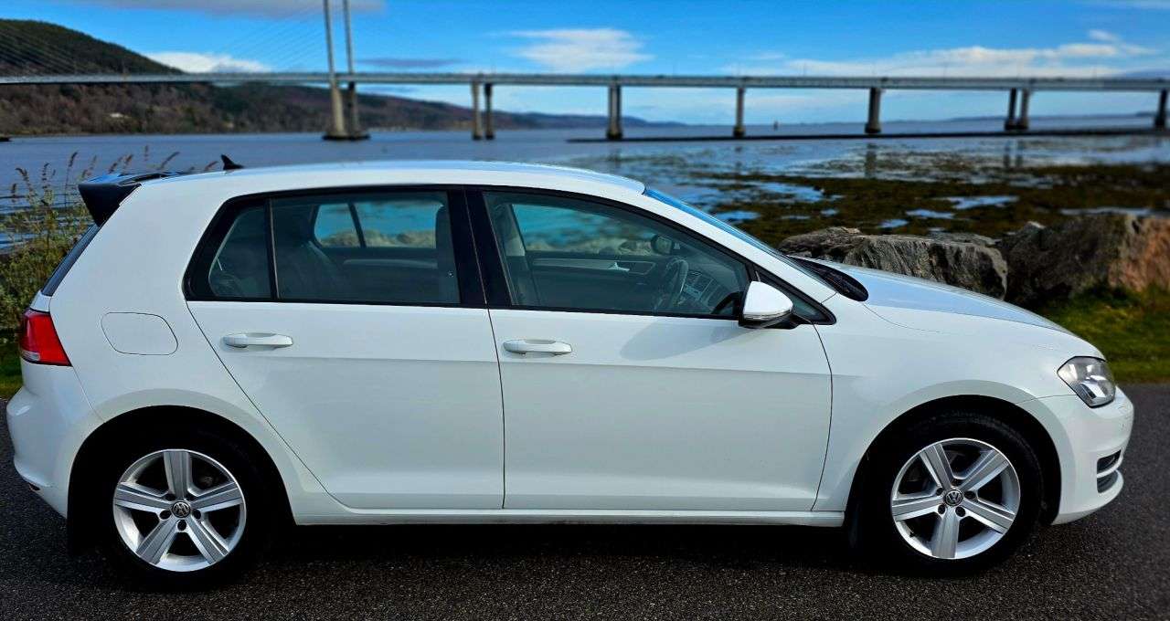 A 2017 VOLKSWAGEN GOLF 1.6 TDI BlueMotion Tech Match Edition Hatchback 5dr Diesel Manual Euro 6 (s A 2017 VOLKSWAGEN GOLF 1.6 TDI BlueMotion Tech Match Edition Hatchback 5dr Diesel Manual Euro 6 (s